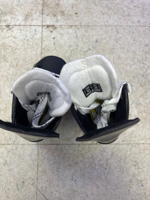 Used CCM Tacks 9040 Size 8.0 Youth Skates