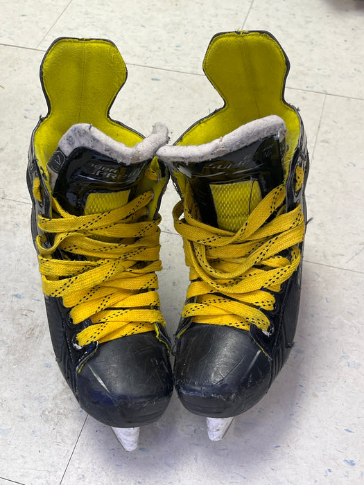 Used Bauer Supreme S25 Size 4 Skates