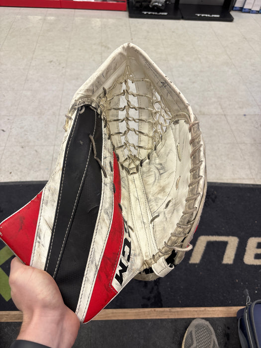 Used CCM EFlex 5.5 Junior Catcher