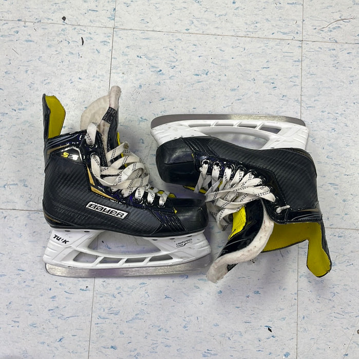 Used Bauer Supreme S25 Size 2 Player Skates