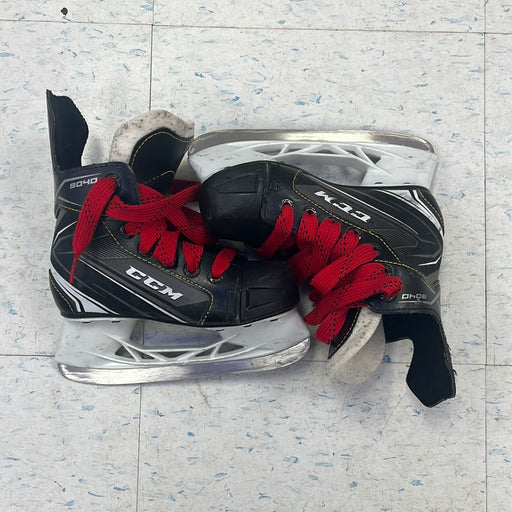 Used CCM Tacks 9040 Size 12 Youth Player Skates