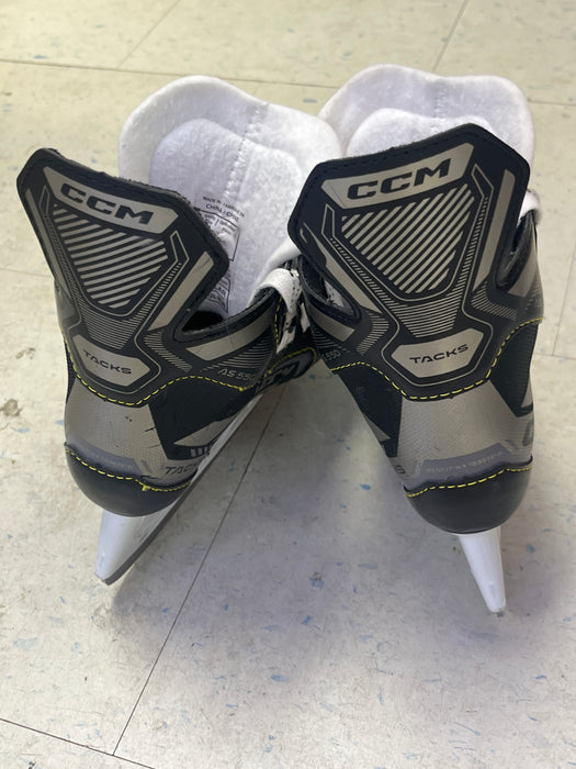 Used CCM Tacks AS 550 Size 12 Youth Skates