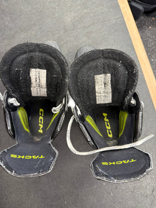 Used CCM Tacks XF70 Size 5.0R Skates