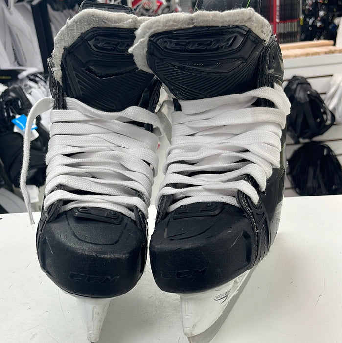 Used CCM Ribcore 90K Junior Player Skates size 6EE