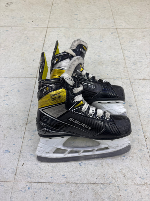 Used Bauer Supreme 3s Youth Size 12.5