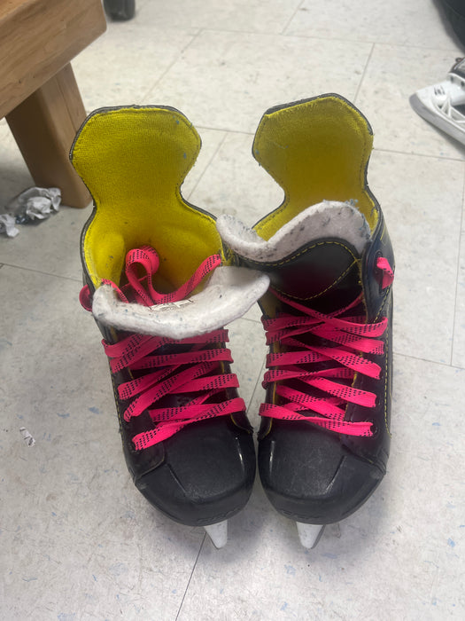 Used CCM Tacks 9350 Size 10 Youth Skates