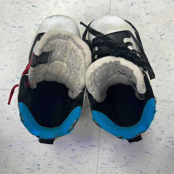 Used Bauer Reactor 5000 Youth Size 13.5 Goal Skates