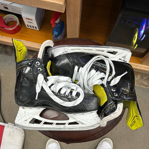 Used Bauer Supreme S29 Size 8.0D Player Skates