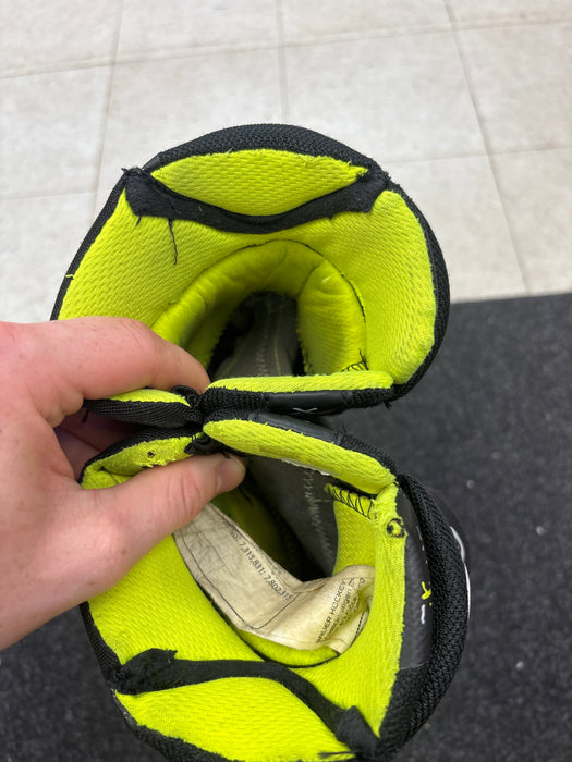 Used Bauer Vapor 3x Pro 10” Junior Gloves