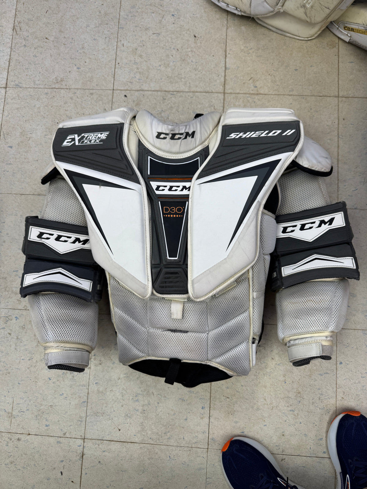 Used CCM Pro Stock SHIELD II Chest Protector Senior X-Large — Crow's ...