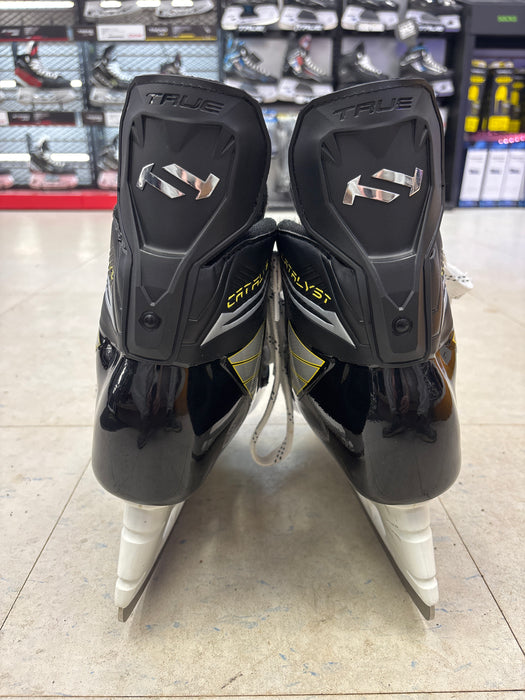 True Catalyst 5 Size 7.5 Senior Skates