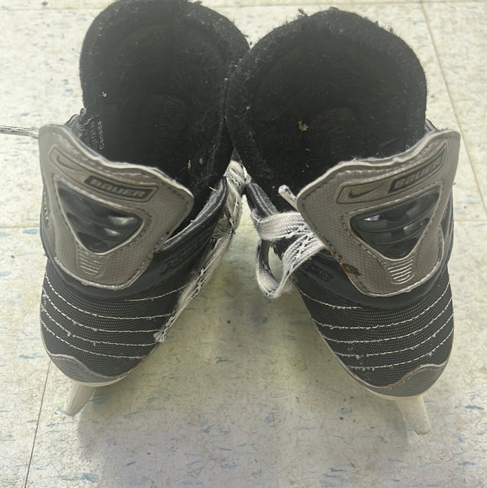 Used Nike Bauer Supreme 30 Size 10.5 Youth Player Skates