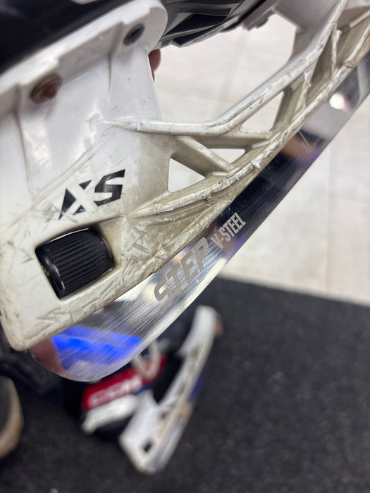 Used CCM JetSpeed Control Size 2.5R Skates