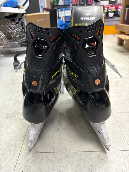 Used True Catalyst 7 Size 9.0R Skates
