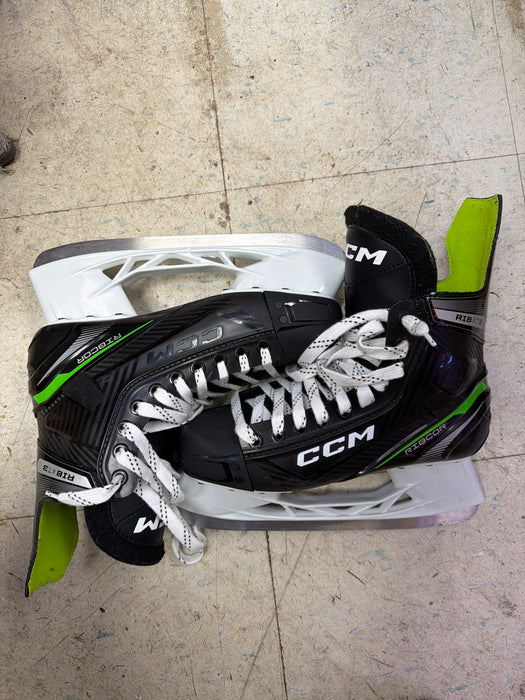 Used CCM Ribcor XT3 Size 8.0R Skates