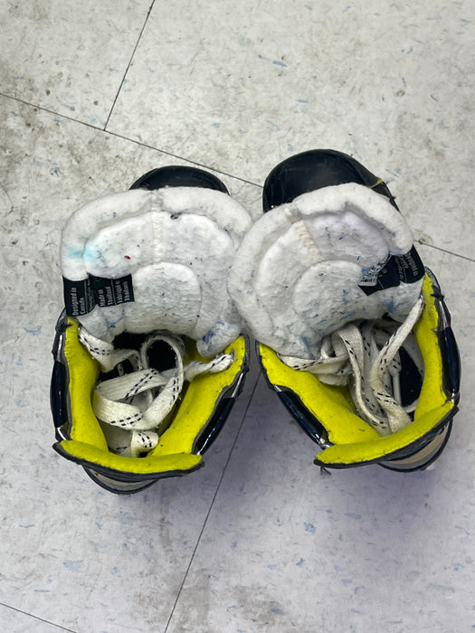 Used Bauer Supreme 3S Size 10 Youth Skates
