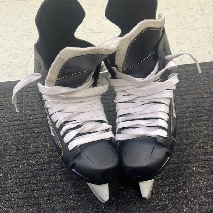 Used CCM Tacks 9040 Size 10 Player Skates