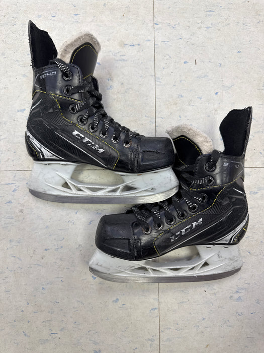 Used CCM Tacks 9040 13Y Player Skates