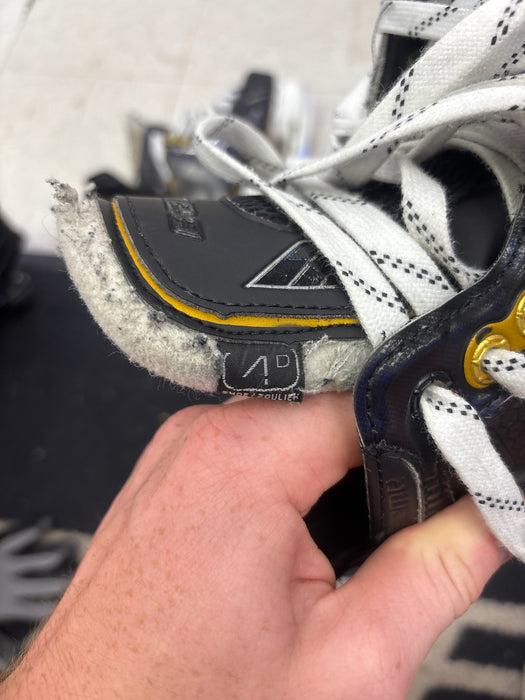 Used Bauer Supreme One.8 Size 4.0 Skates