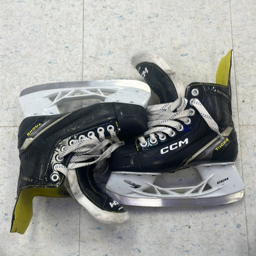 Used CCM Tacks AS 560 Size 2 Player Skates