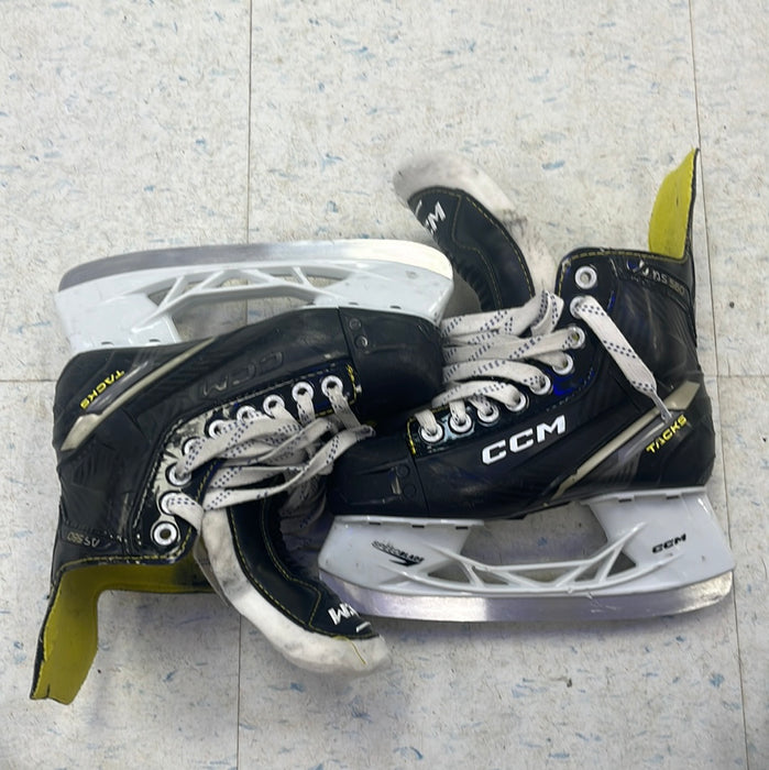 Used CCM Tacks AS 560 Size 2 Player Skates
