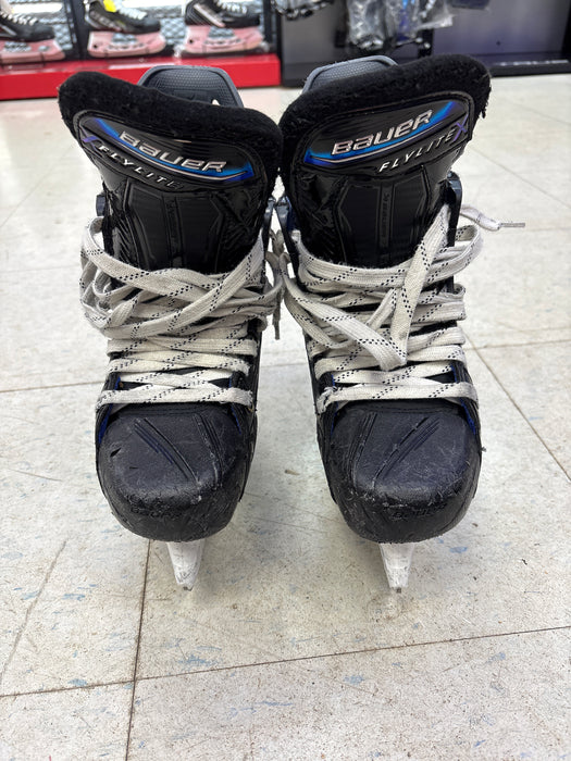 Used Bauer Flylite Size 2.5 EE Skates