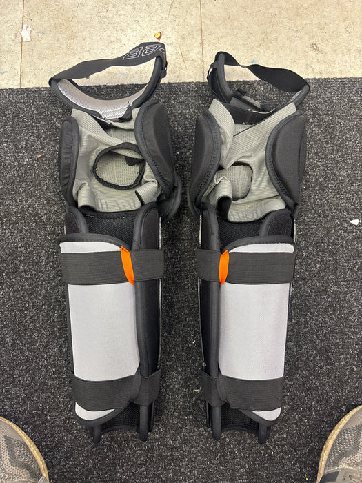 Demo Bauer XL 15” Officials Shin Guard