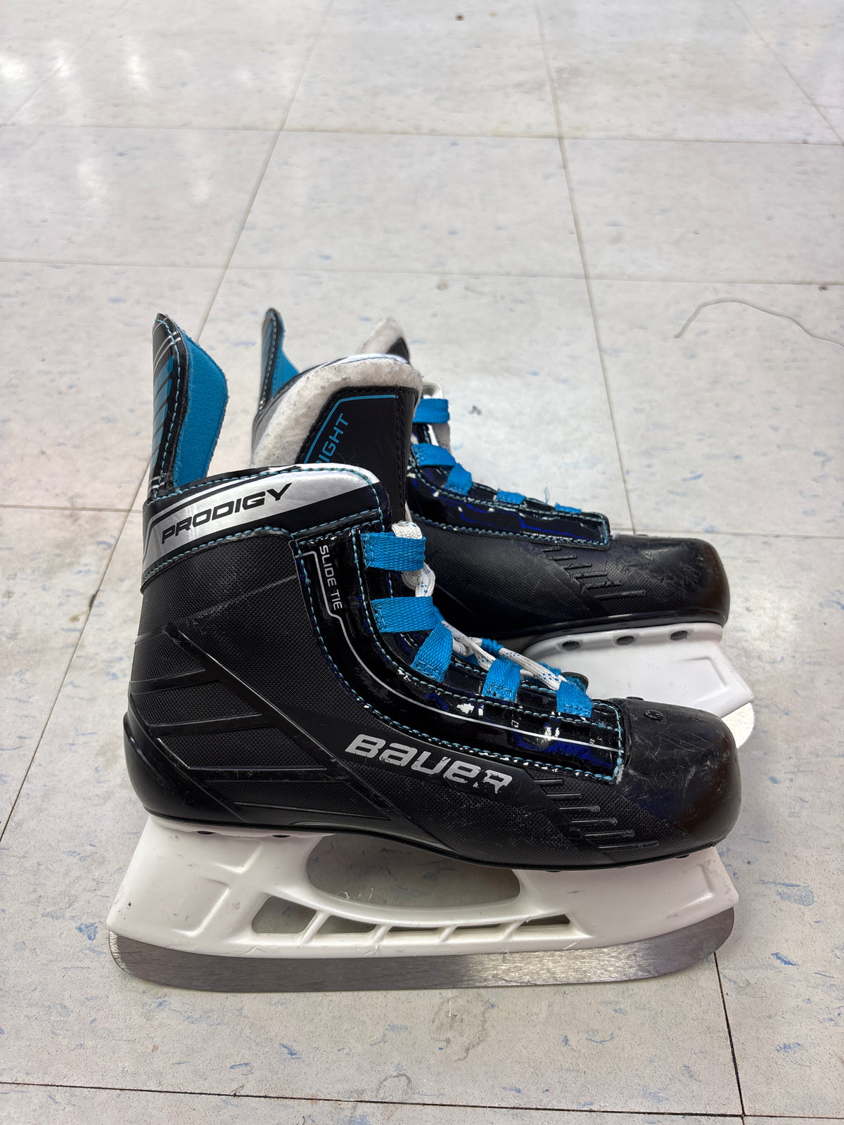 Used Bauer Prodigy Size 2.0 Skates — Crow's Sports Hockey