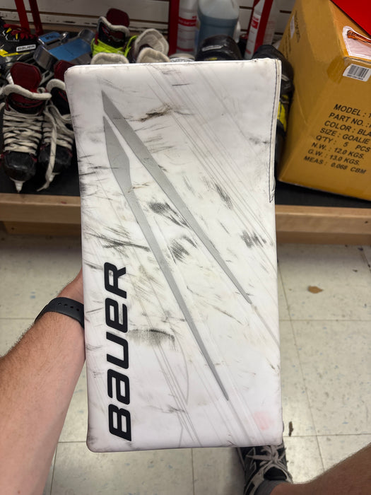 Used Bauer Vapor Hyperlite2 Senior Blocker