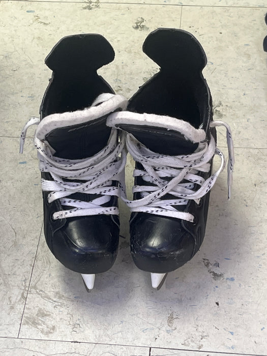 Used Bauer Supreme Pro Size 13 Youth Skates
