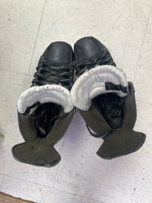 Used Bauer Supreme M1 Size 2.5 Skates