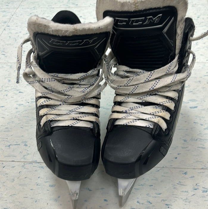 Used CCM Tacks 9370 Size 4 Goal Skates