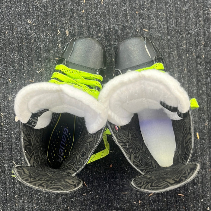 Used Bauer Vapor X3.5 Size 1 Player Skates