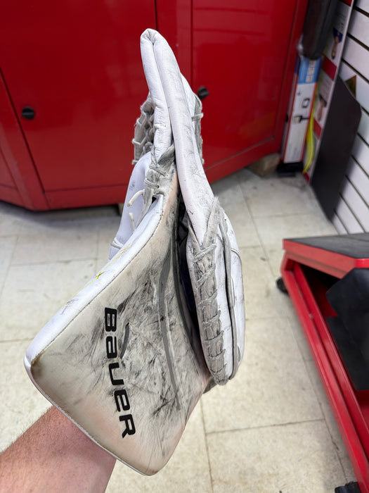Used Bauer Vapor Hyperlite2 Senior Catcher