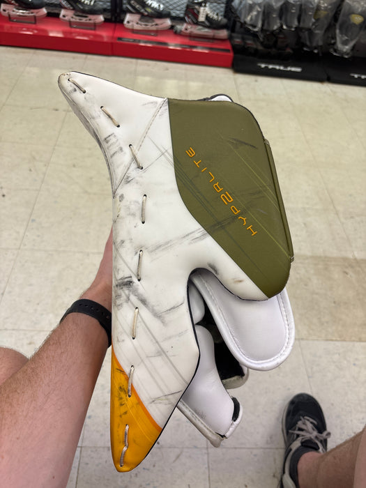 Used OHL Pro Stock Domenic Divincentiis Bauer Vapor Hyperlite 2 Blocker