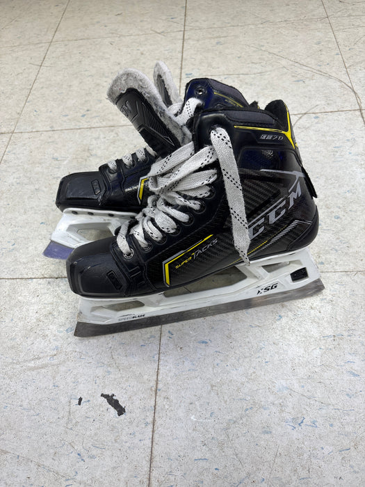 Used CCM Super Tacks 9370 Size 8.0 D Goal Skate