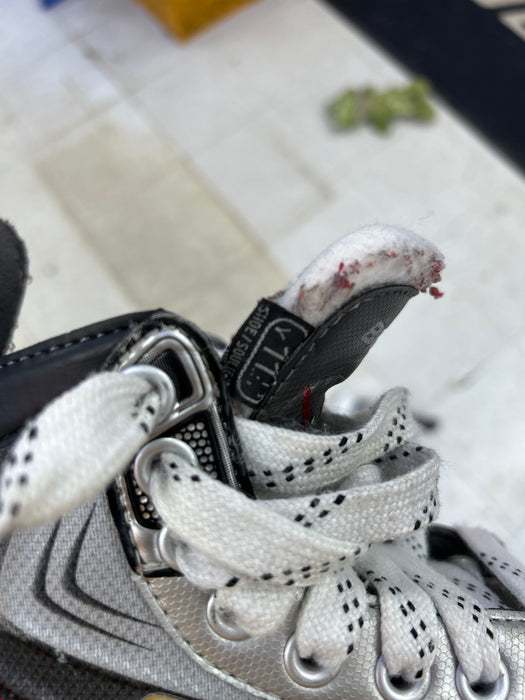 Used Bauer Vapor X3.0 Youth Player Skates