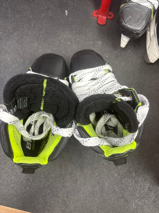 Used Bauer Vapor Elite Goalie Skates Size 4 Fit 3