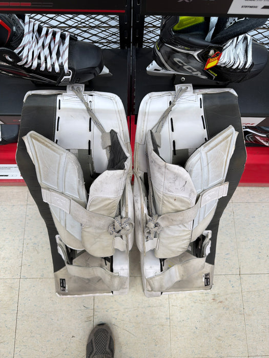 Used Bauer Vapor Hyperlite2 Senior Small (33+) Goal Pads