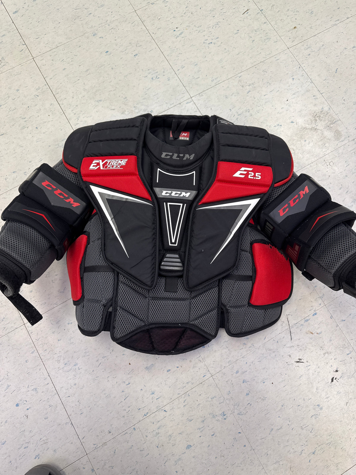 Used CCM Extreme Flex E2.5 Junior Large / Extra Large Chest Protector ...