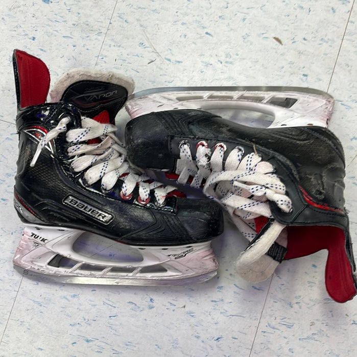 Used Bauer Vapor X600 Size 4.5 Player Skates