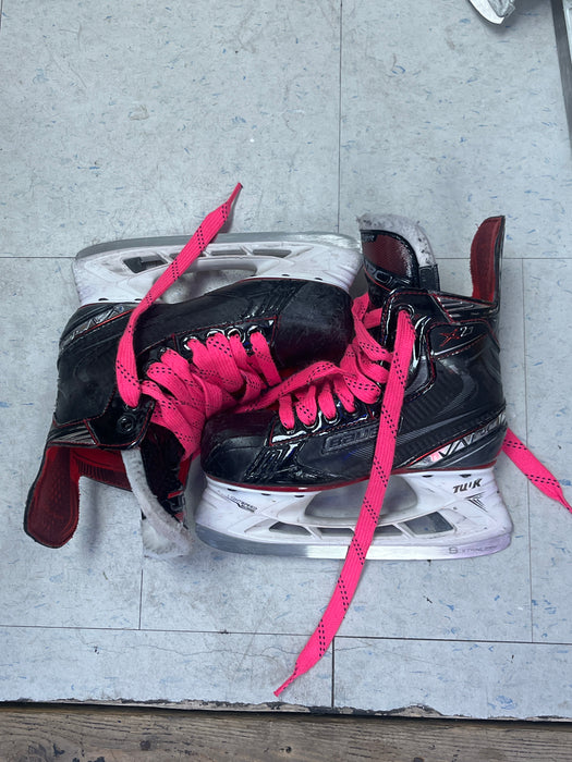 Used Bauer Vapor X2.7 Size 2EE Skates