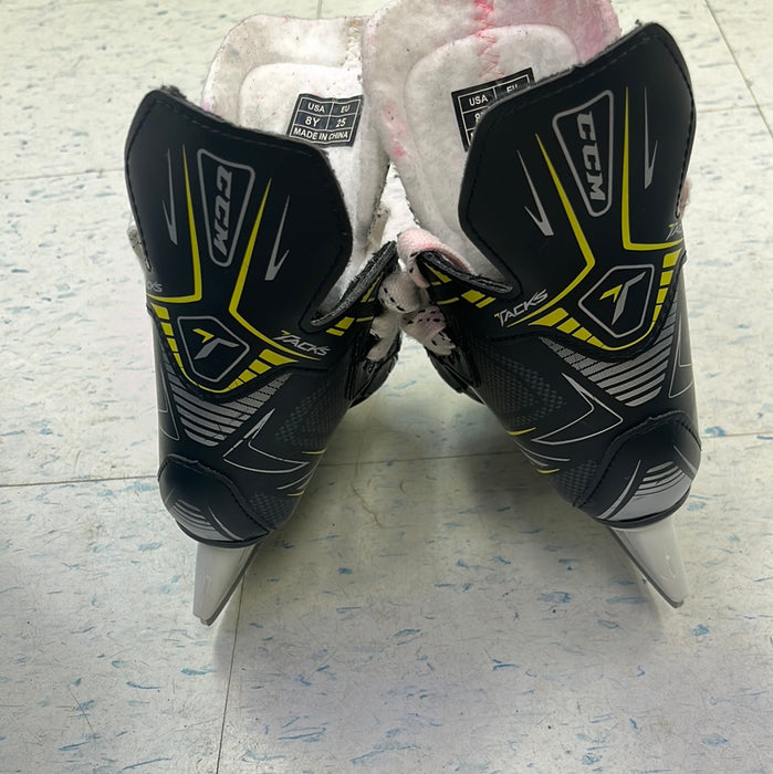 Used CCM Tacks 2092 Size 8 Youth Player Skates