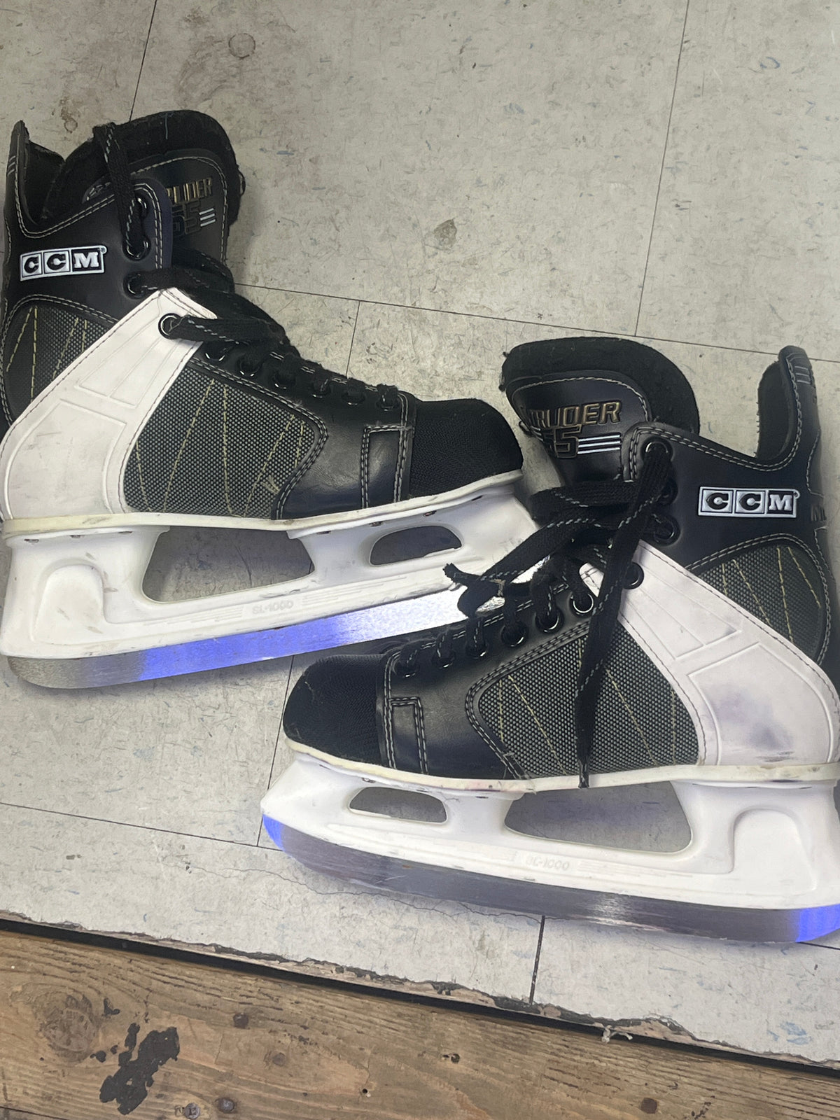 Used CCM Intruder 55 Size 8 Skates — Crow's Sports Hockey