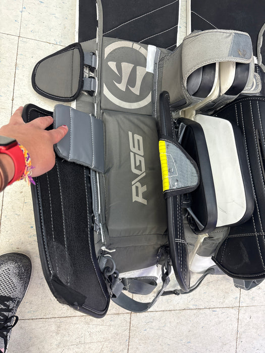 Used Warrior Ritual G6 30"+1" Leg Pads