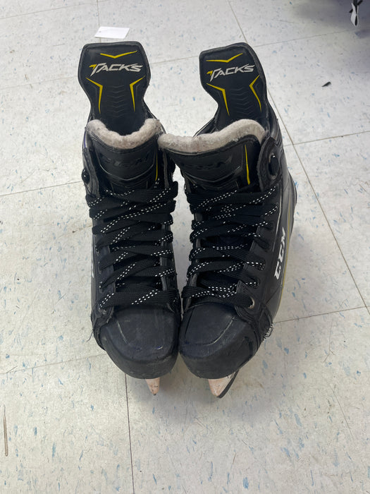 Used CCM Tacks 9090 Size 5.5 Skates