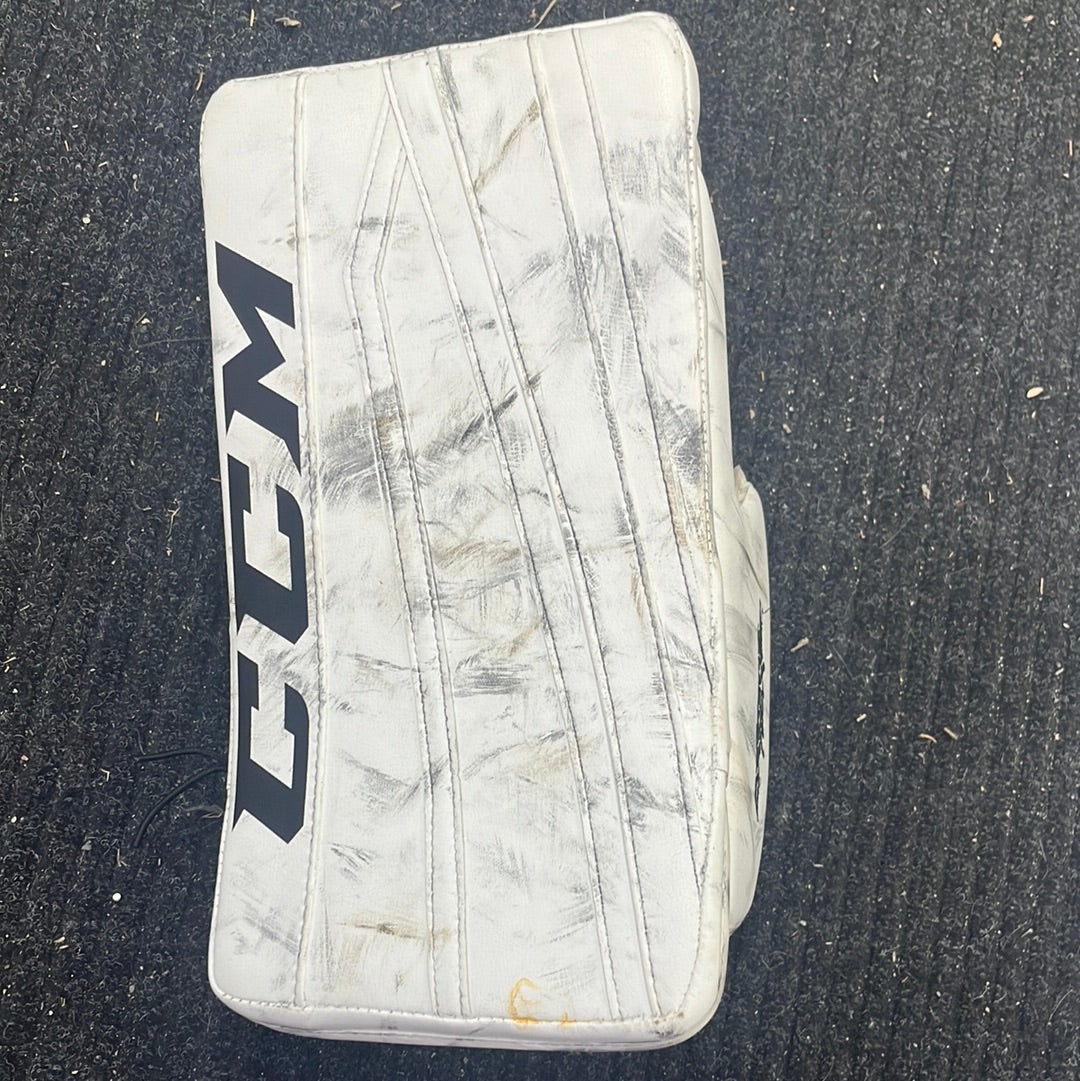 Used CCM Extreme Flex 860 Senior Blocker — Crow's Sports Hockey
