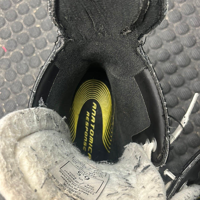 Used CCM Tacks 9060 Size 6.5D Skates