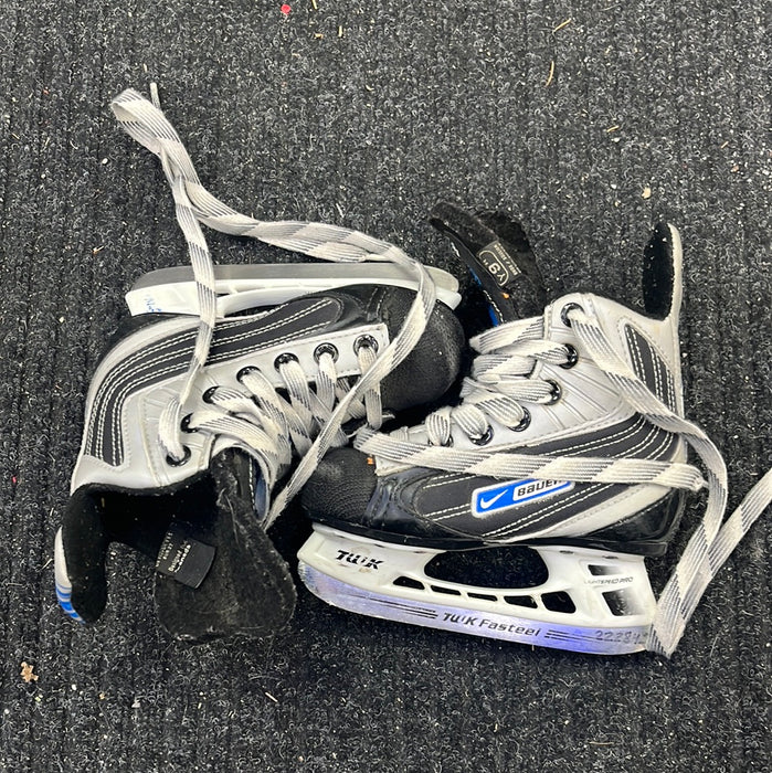 Used Nike Bauer Ignite 44 Size 9 Youth Player Skates