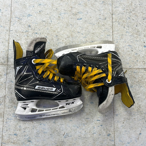 Used Bauer Supreme Matrix Size 8 Youth Player Skates